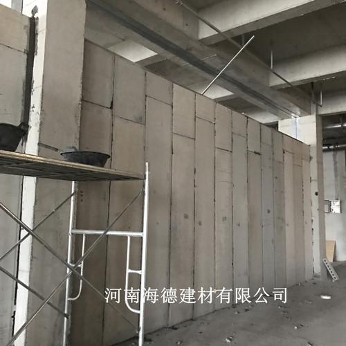 輕質(zhì)復(fù)合夾心隔墻板