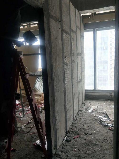 新型輕質(zhì)隔墻板